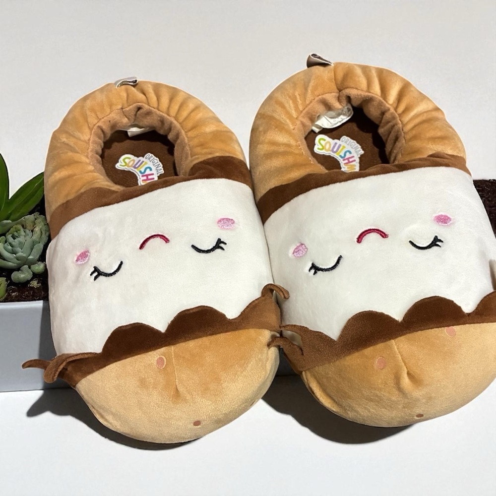 Squishmallows Brown and White Kids Slippers Size: 2 - 3